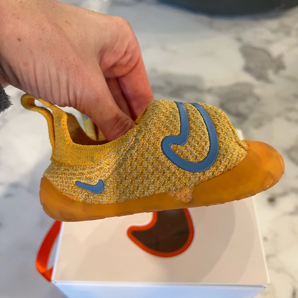 Nike Swoosh 6c